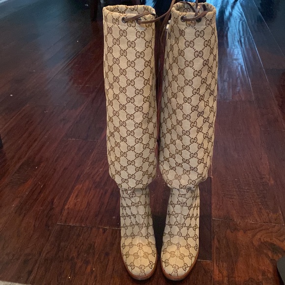 Women’s Gucci Monogram boot size 35 or 5 - Picture 5 of 7